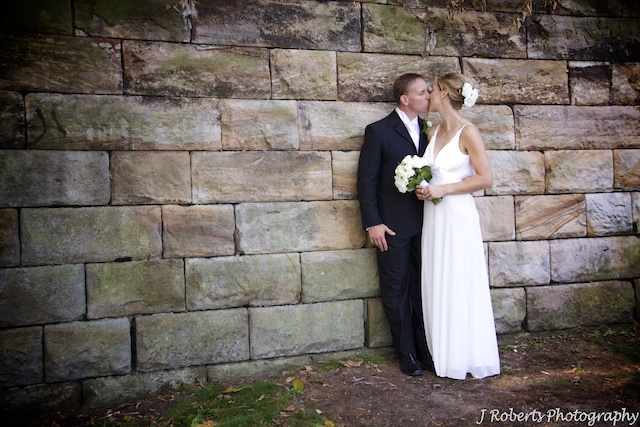 Bride and groom w sandstone - wedding photography